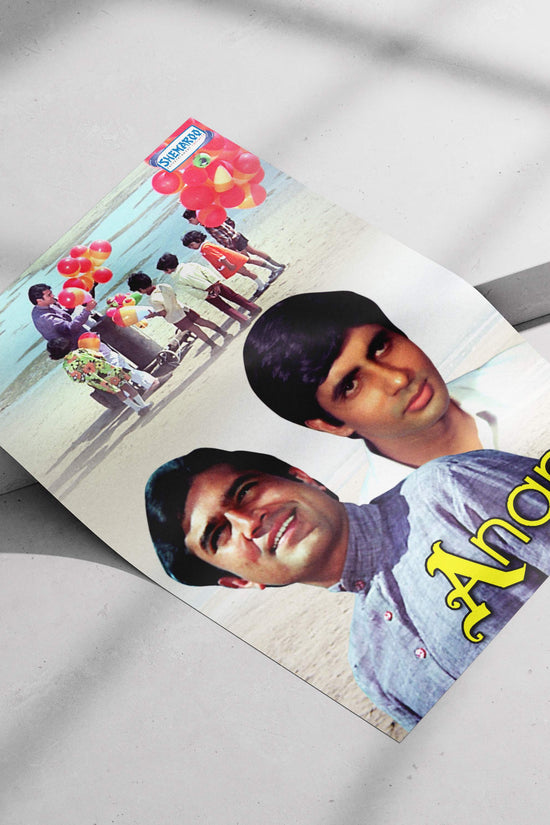 Dharmendra, Rajesh Khanna, children, vendor Bollywood film poster for "Anand" Bollywood Anand Film Poster
