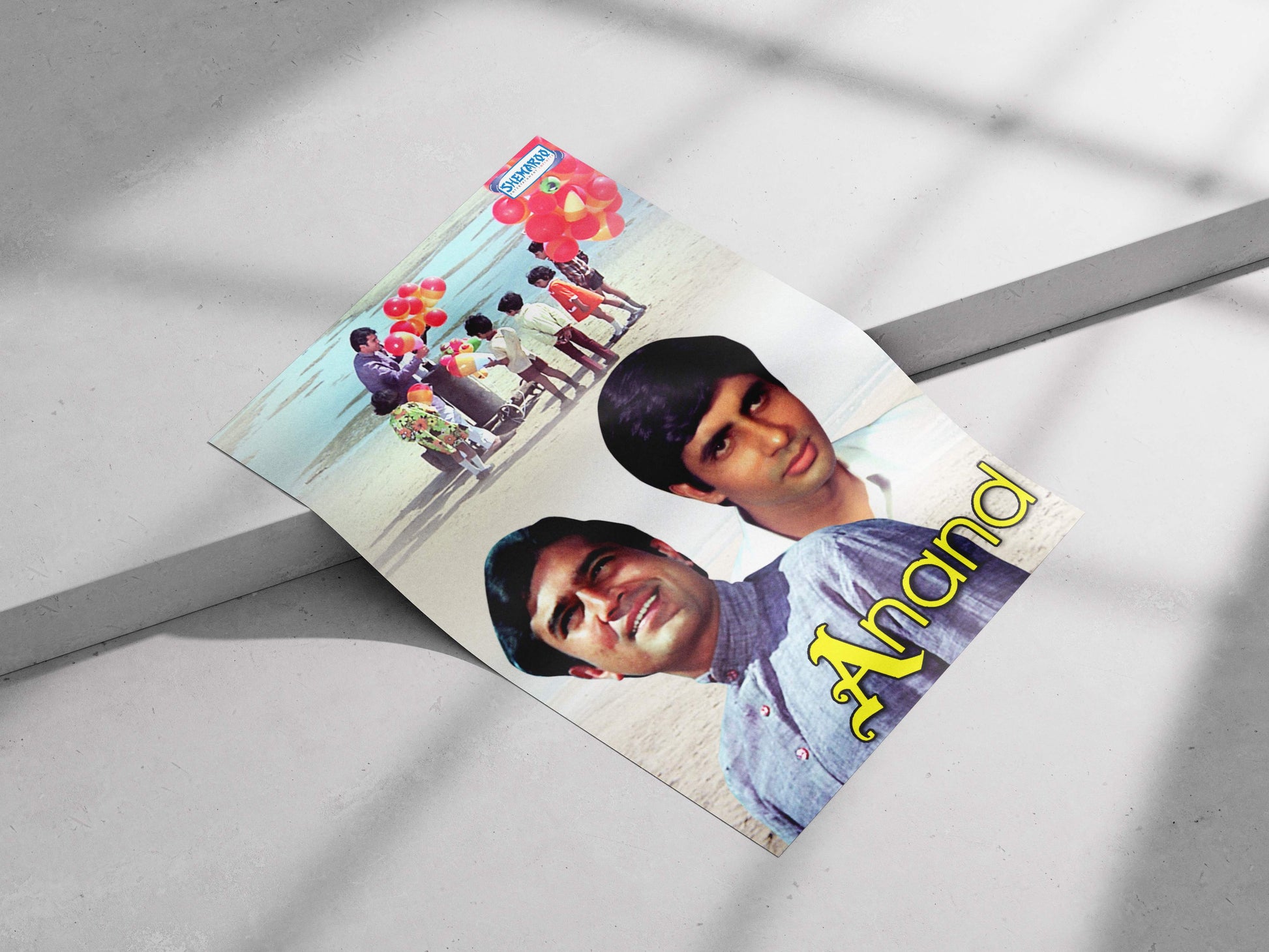 Dharmendra, Rajesh Khanna, children, vendor Bollywood film poster for "Anand" Bollywood Anand Film Poster
