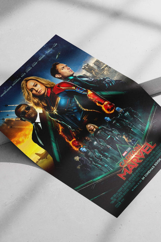 Captain Marvel (the 2019 Marvel Cinematic Universe film) Captain Marvel - Majestic Heroine Poster