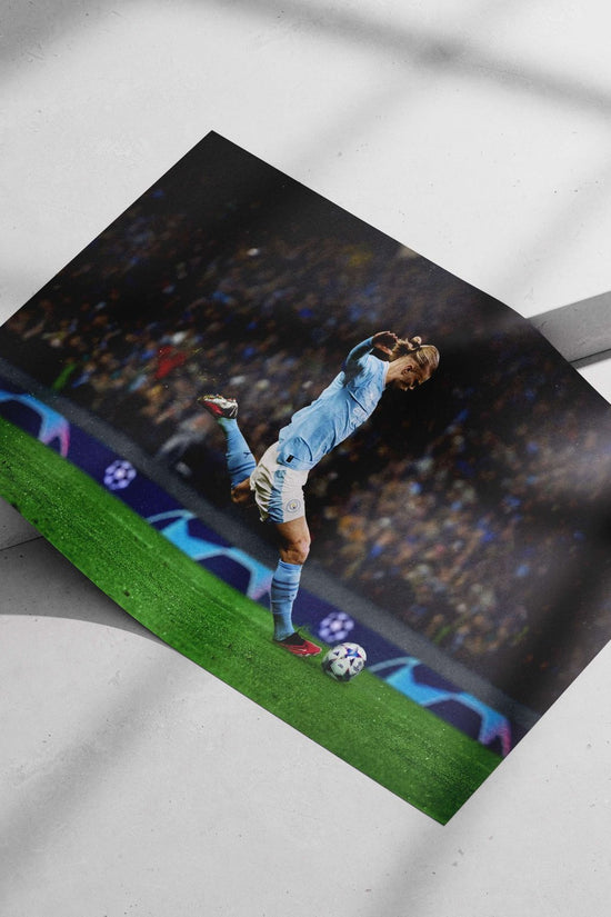 Erling Haaland (Manchester City FC, UEFA Champions League match) Main Subject: Erling Haaland (Manchester City FC, UEFA