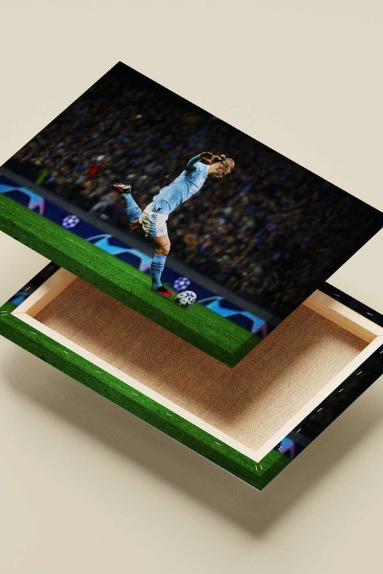 Erling Haaland (Manchester City FC, UEFA Champions League match) Main Subject: Erling Haaland (Manchester City FC, UEFA