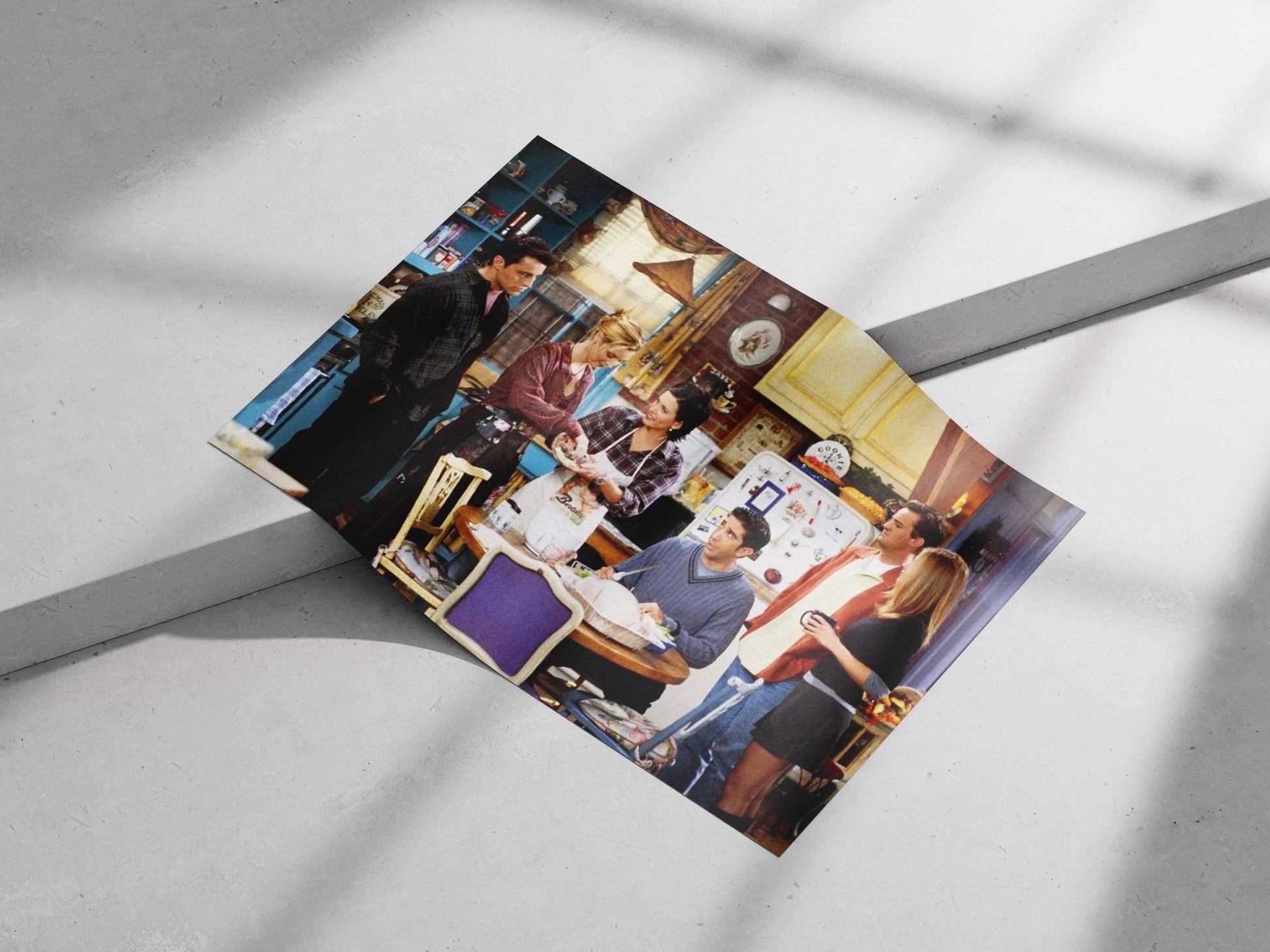 The ensemble cast of the sitcom "Friends" (Ross, Rachel, Monica, Chandler, Joey, Phoebe) Main Subject: The ensemble cast of