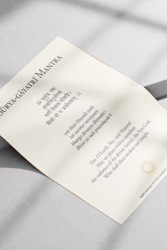 Sūrya-gāyatrī Mantra (Vedic mantra dedicated to the Sun God Surya) Sūrya-Gāyatrī Mantra - Vedic Wisdom