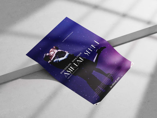 Ryan Gosling and Emma Stone in the movie poster for "La La Land" (Turkish: "Asiklar Şehri") Main Subject: Ryan Gosling and